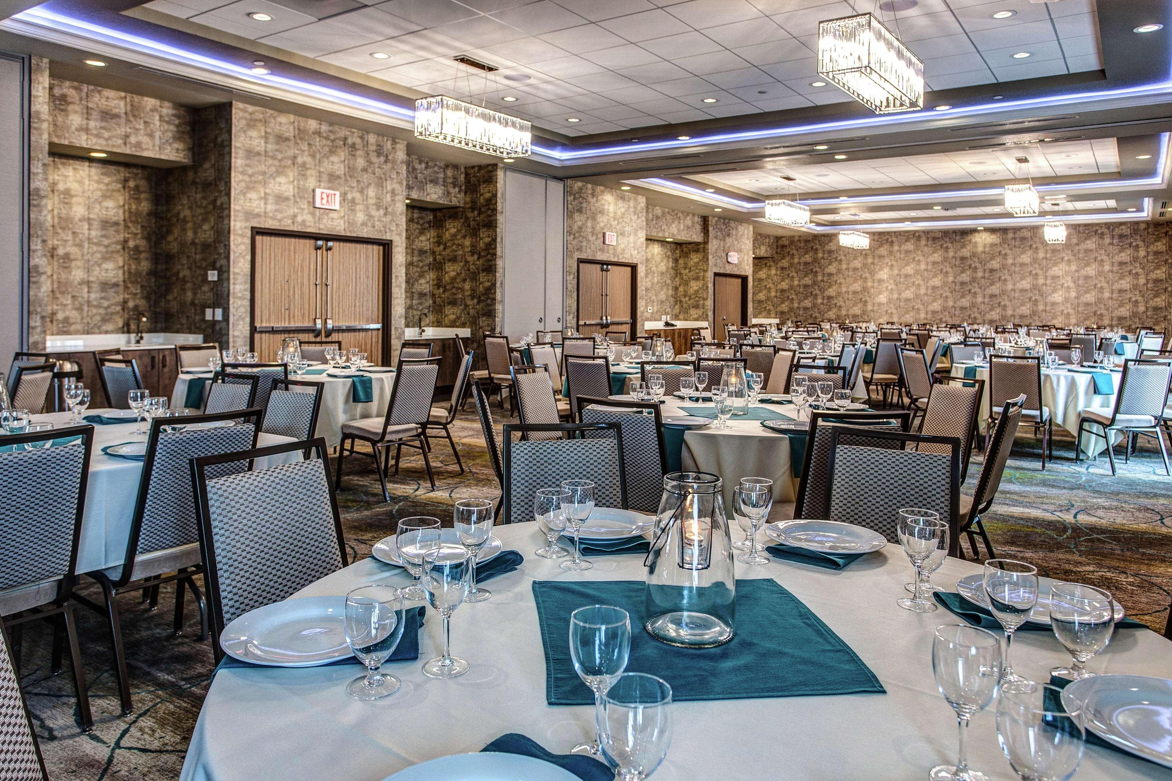 Hilton Garden Inn Topeka Bagian luar foto