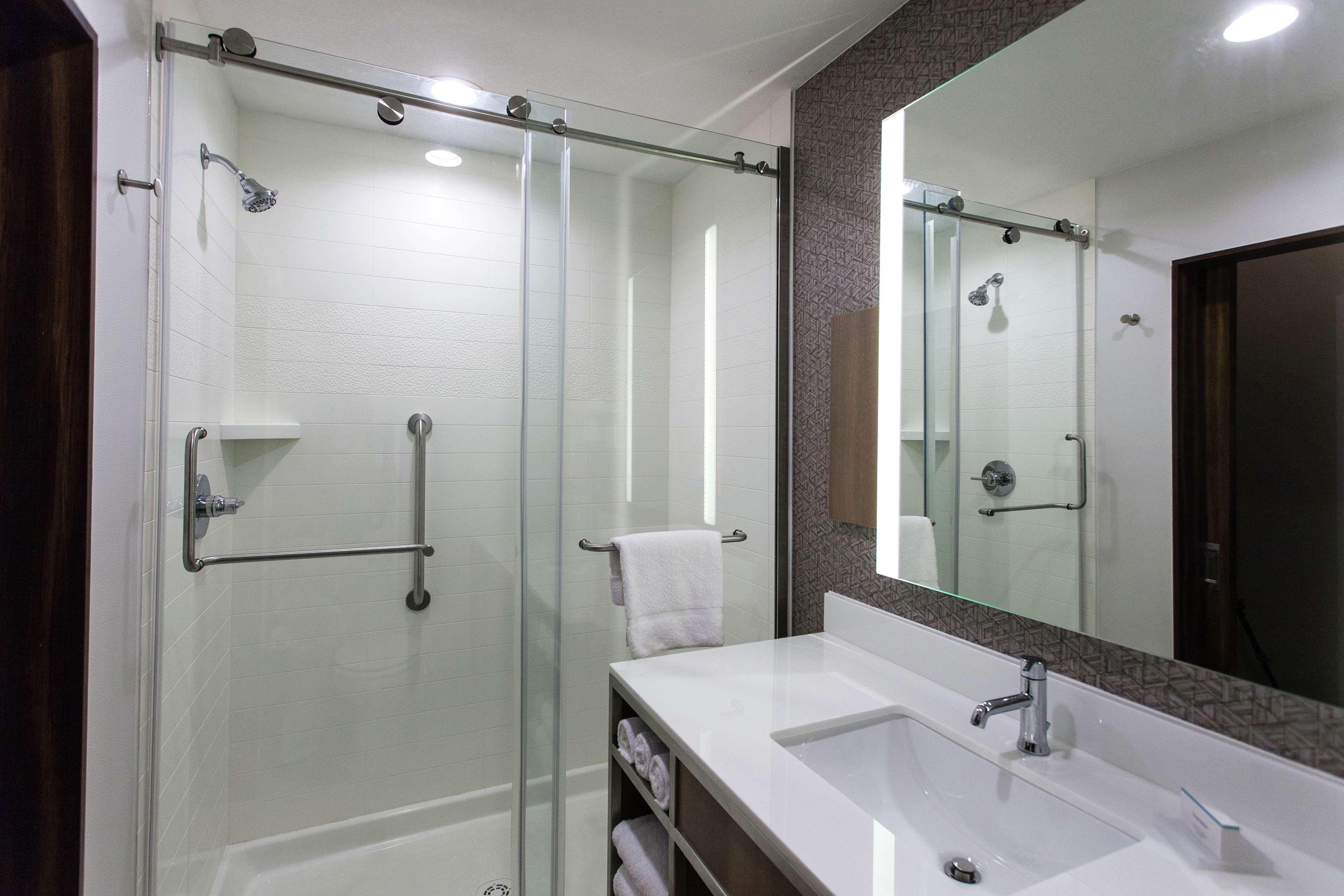 Hilton Garden Inn Topeka Bagian luar foto