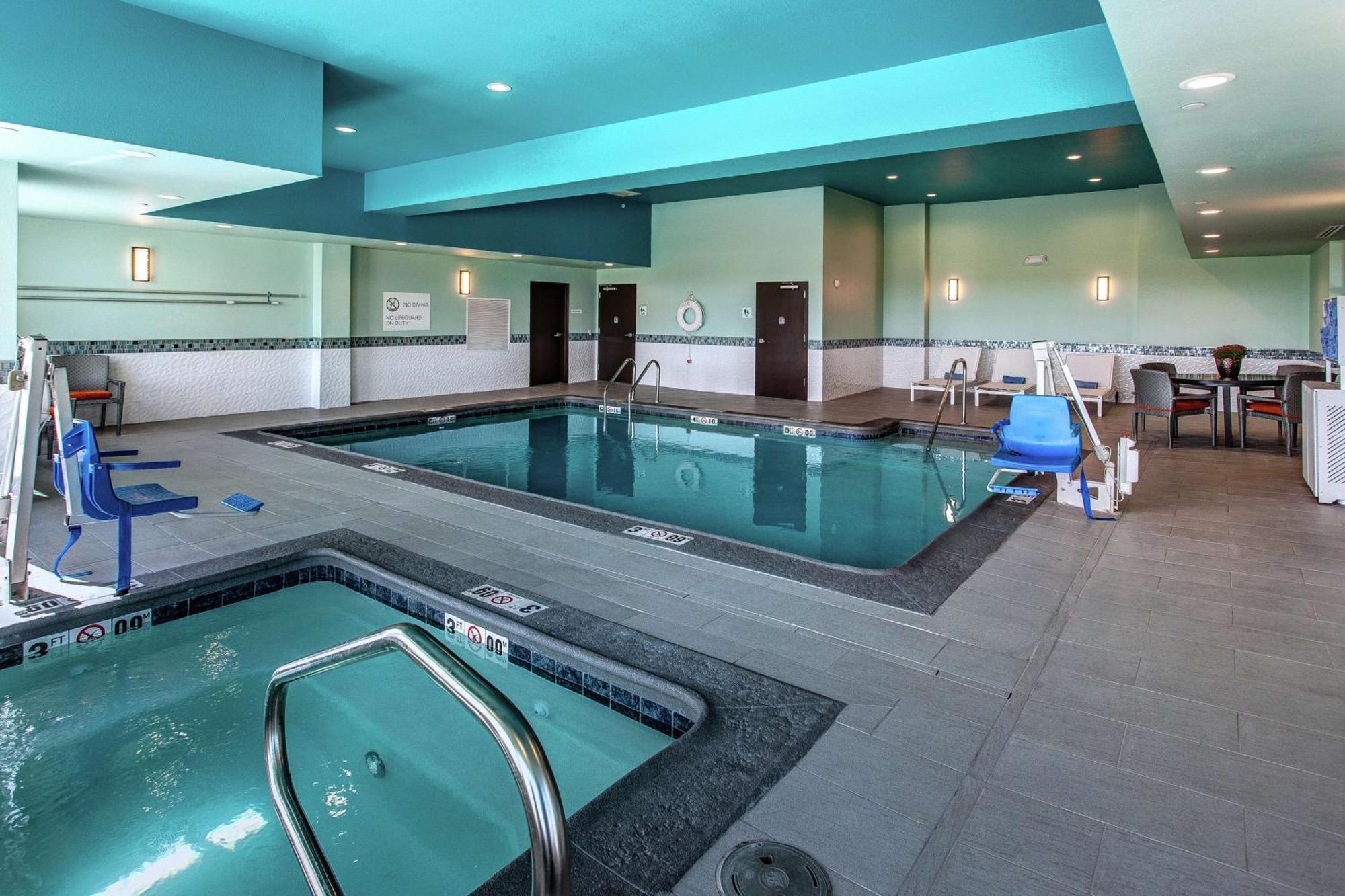 Hilton Garden Inn Topeka Bagian luar foto