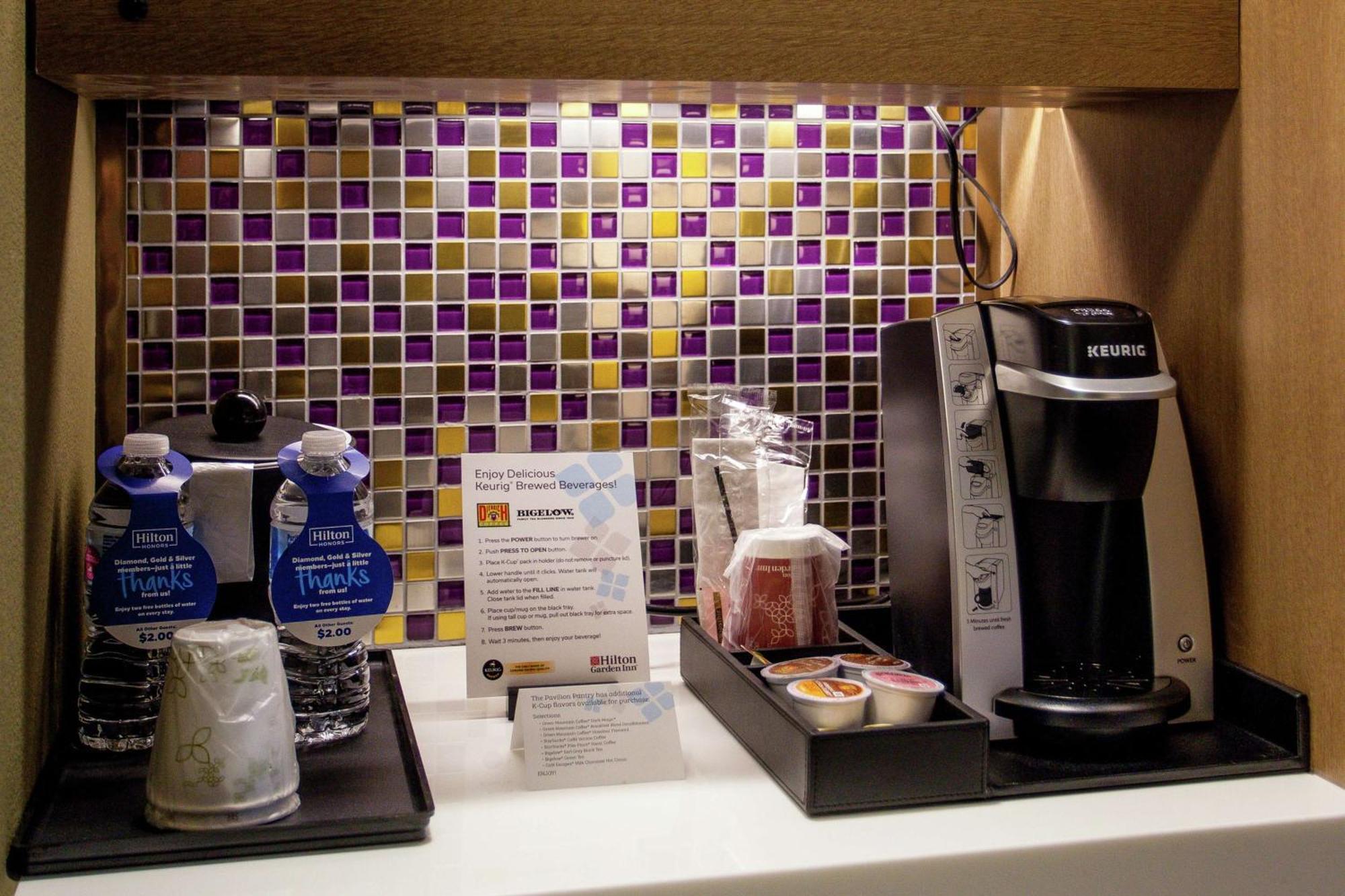 Hilton Garden Inn Topeka Bagian luar foto
