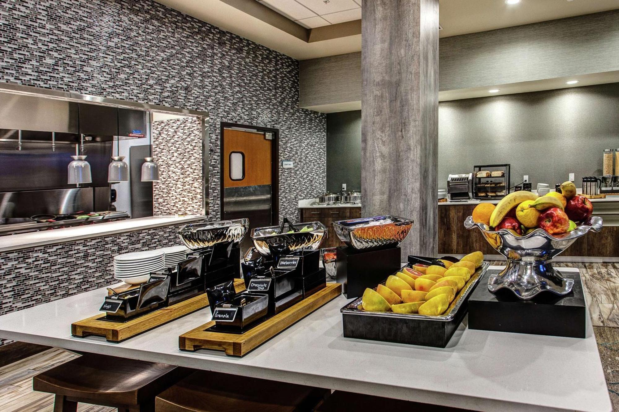 Hilton Garden Inn Topeka Bagian luar foto