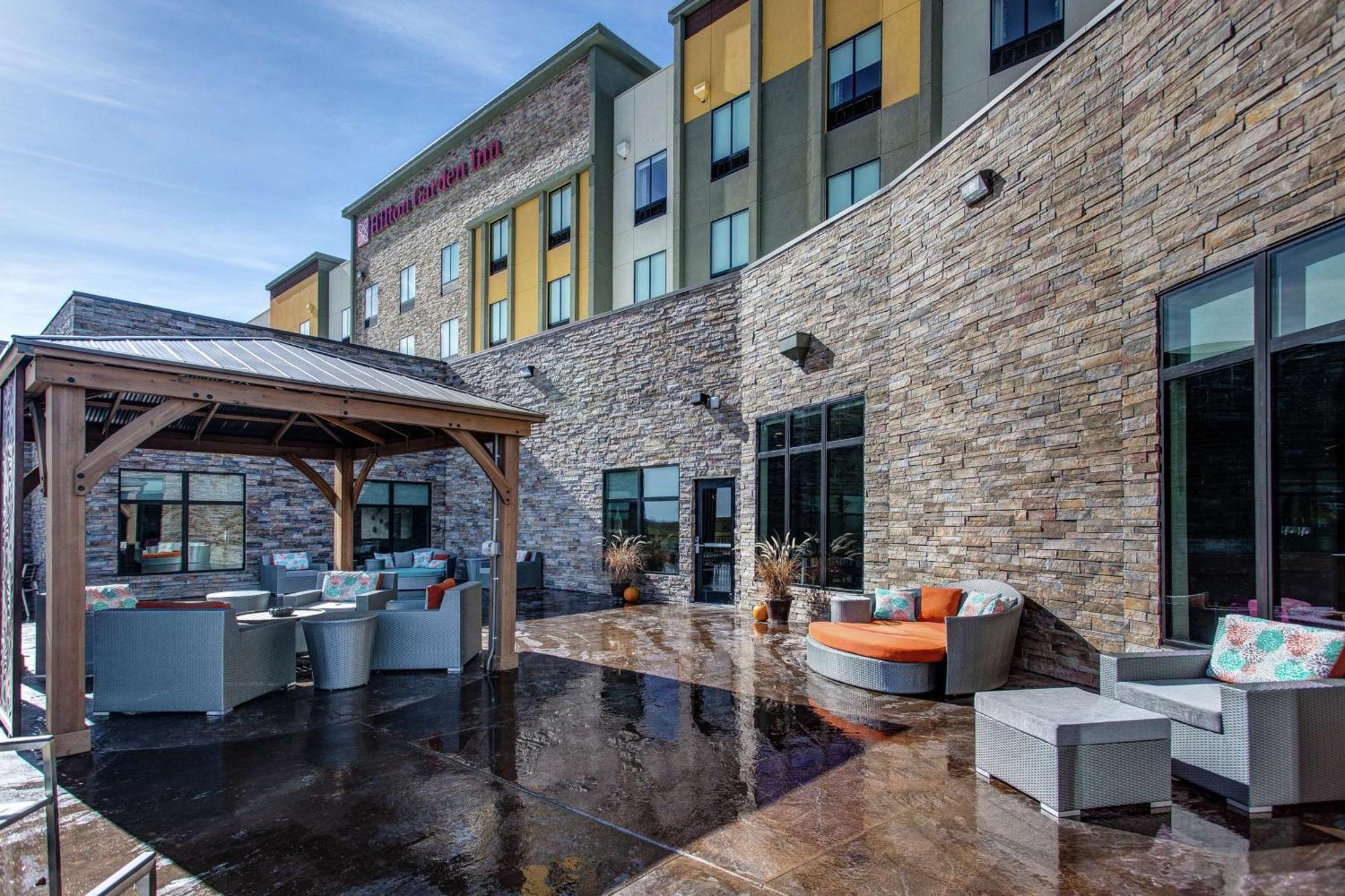 Hilton Garden Inn Topeka Bagian luar foto